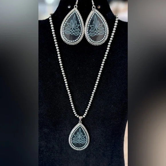 Black Teardrop Boot Stitch Earrings and Necklace Set - Picture 3 of 13